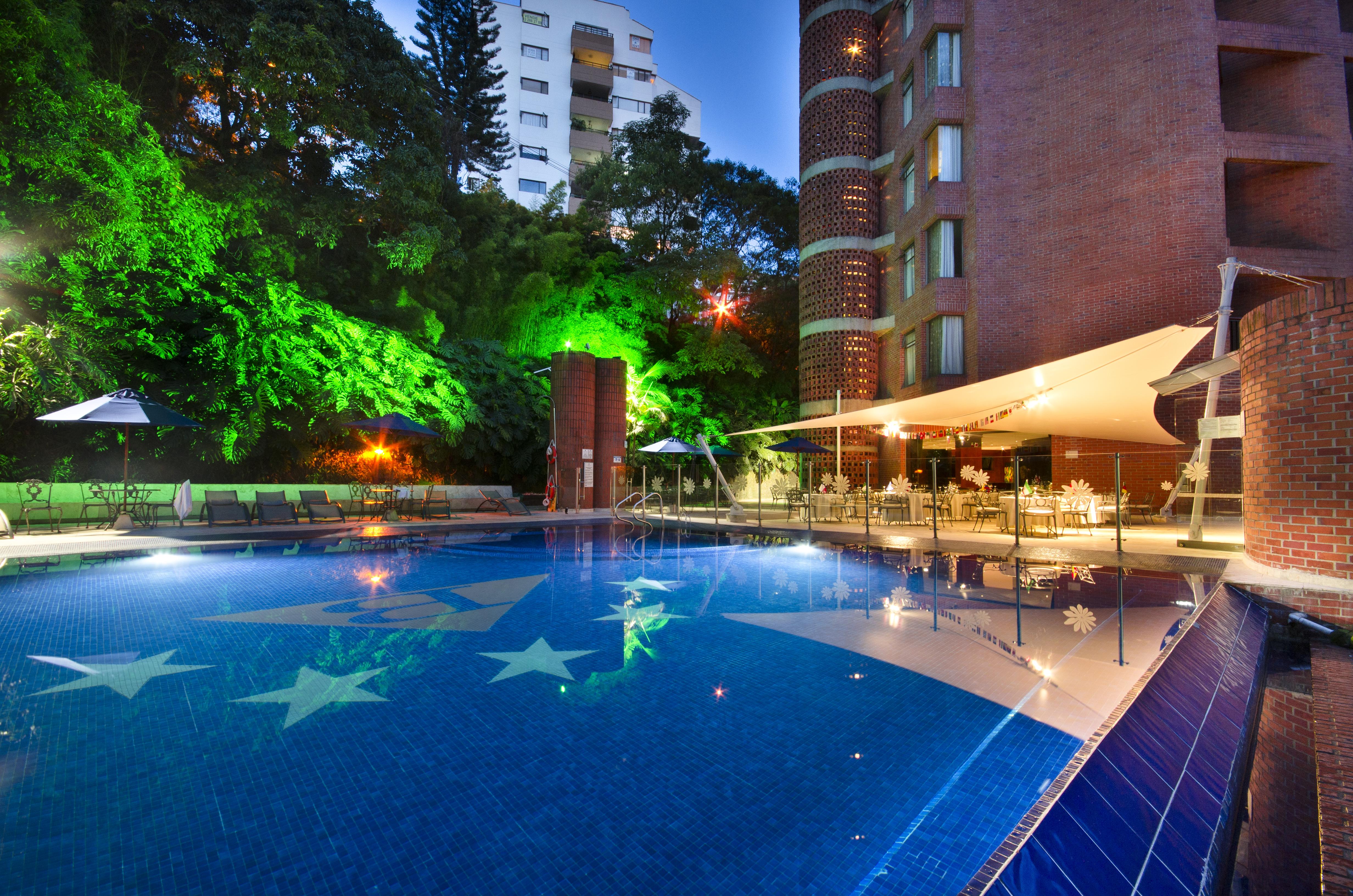Hotel Dann Carlton Belfort Медельїн Екстер'єр фото The pool at the hotel