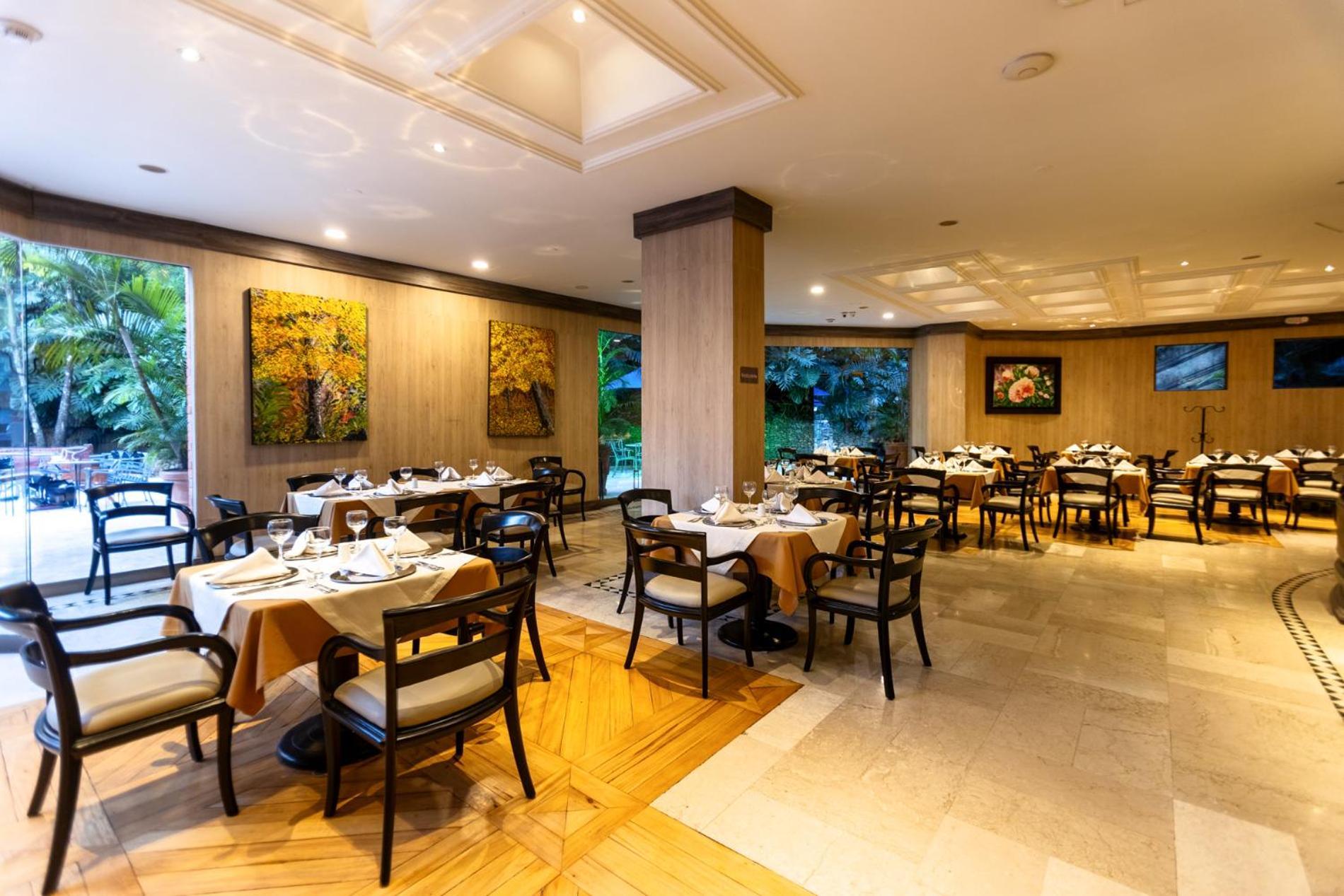 Hotel Dann Carlton Belfort Медельїн Екстер'єр фото The restaurant