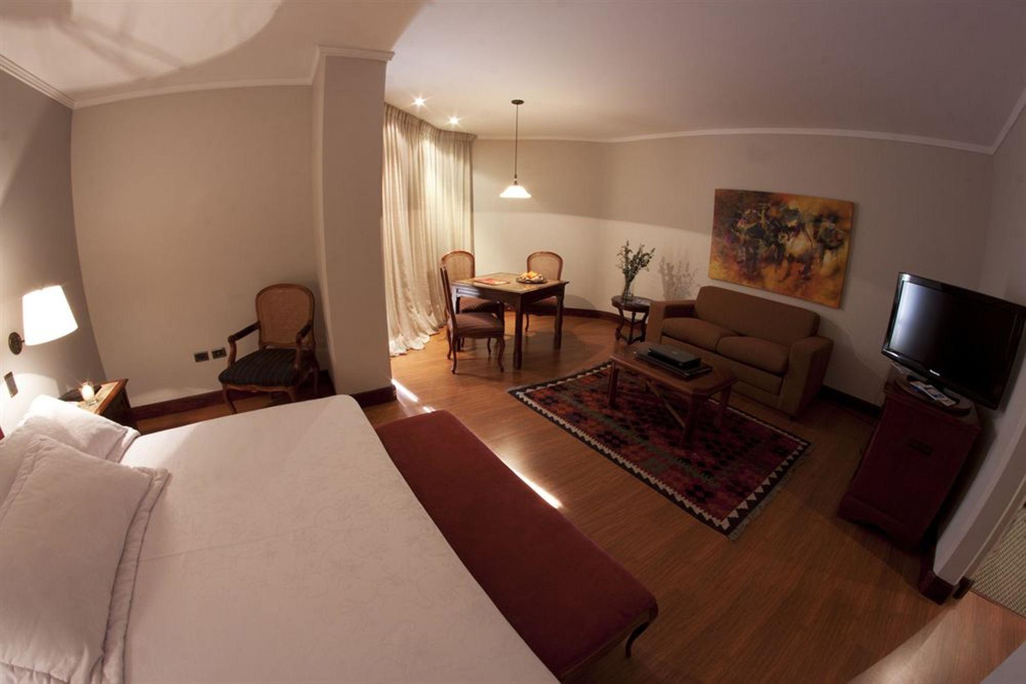 Hotel Dann Carlton Belfort Медельїн Екстер'єр фото A room at the hotel